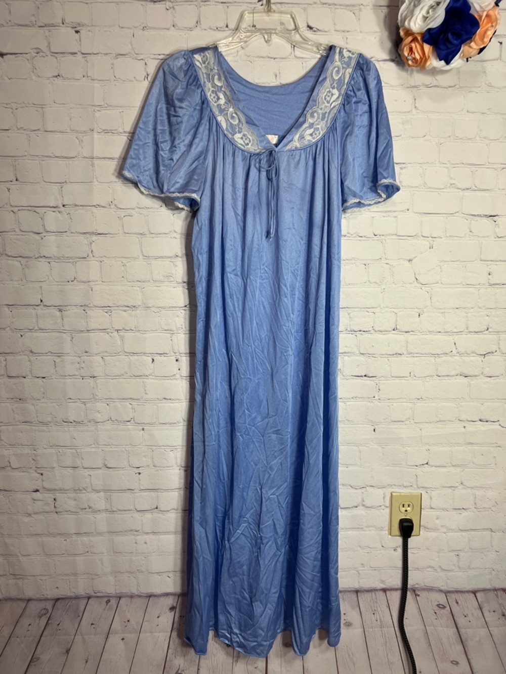 VTG Sans Souci lace trim gown and robe set - Picture 7 of 16
